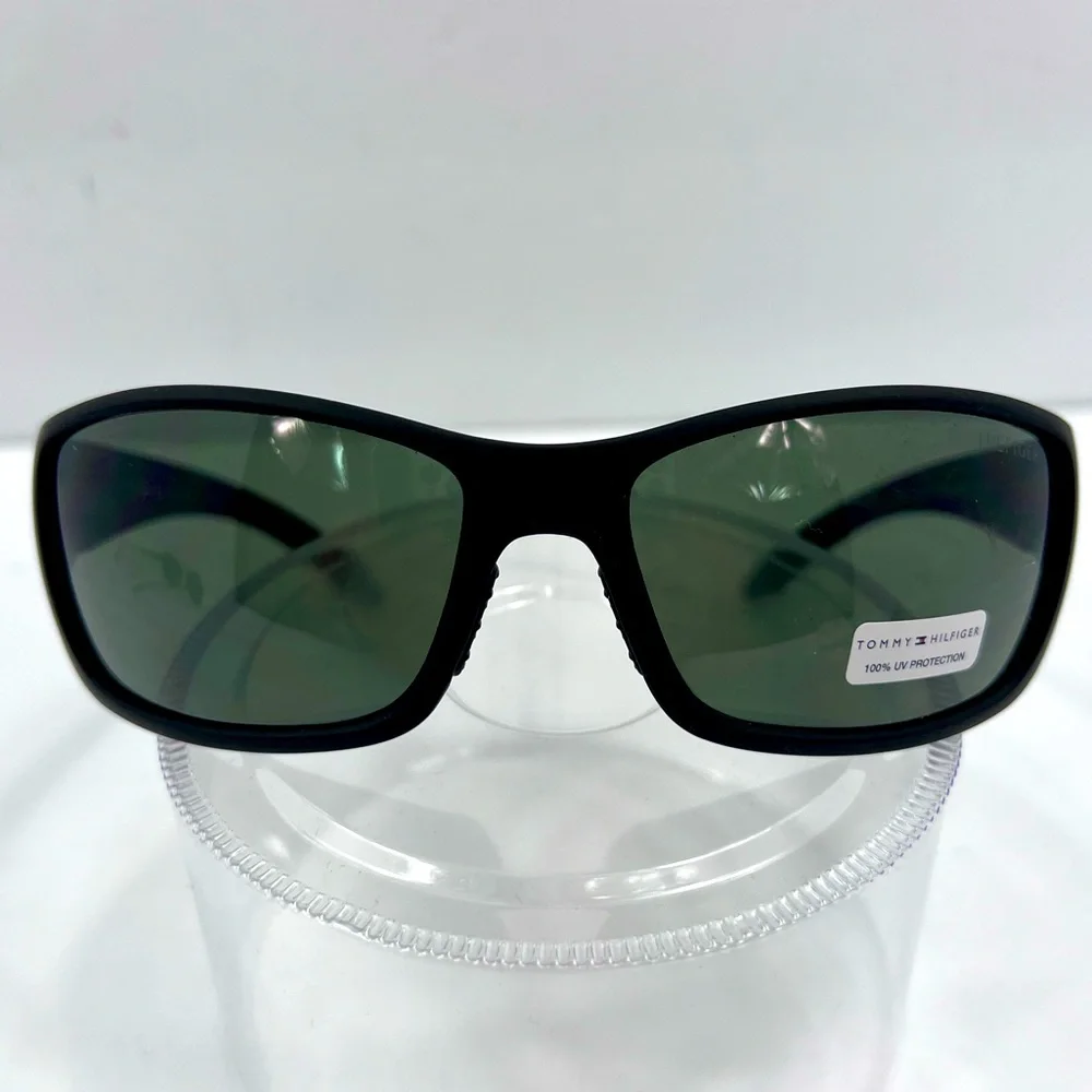 ⭐️TOMMY HILFIGER💯BLACK FRAME, SPORTS, OLIVE GREEN LENSES, SUNGLASSES **UNISEX**